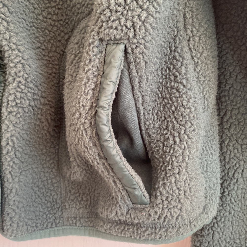 Green button up jacket - Picture 3 of 8
